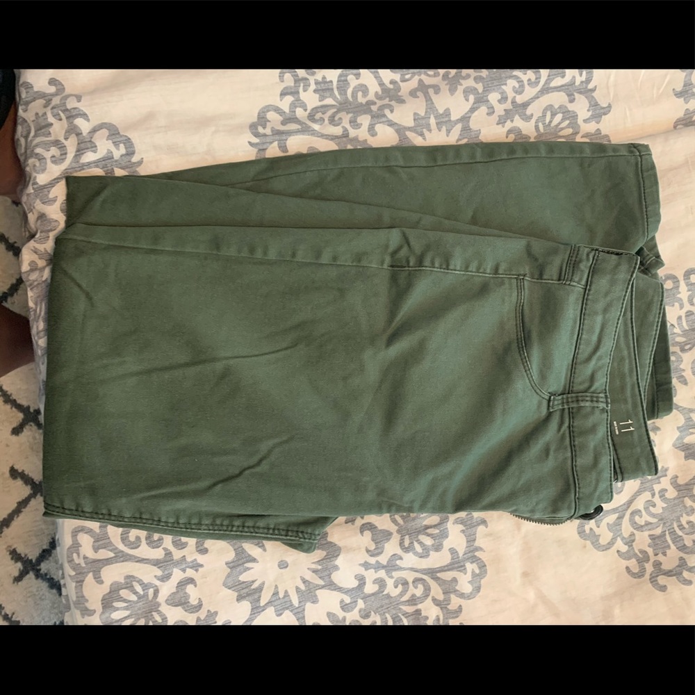Size 11 skinny jegging.